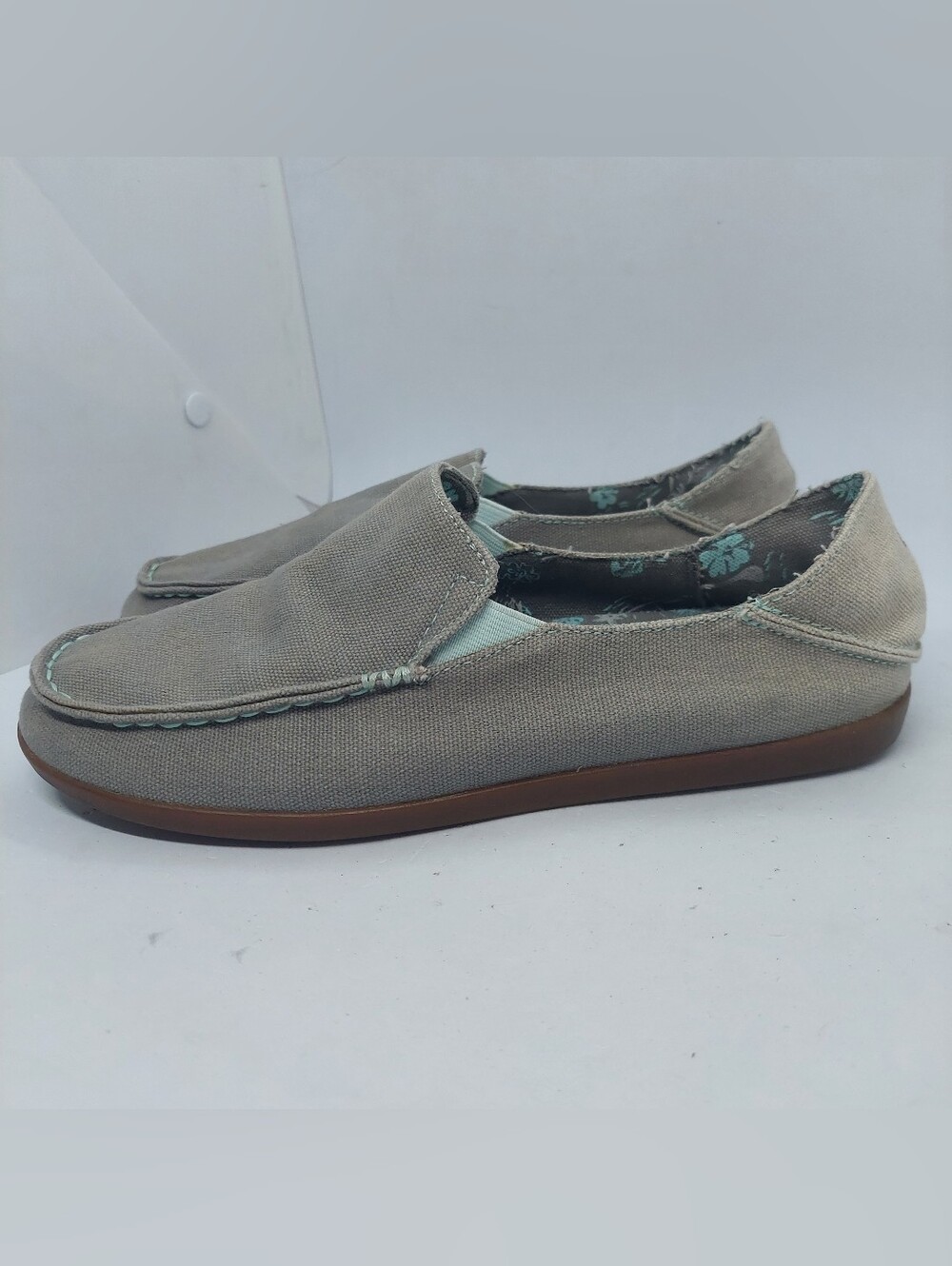 Olukai Nohea Canvas Gray Loafers Slip-On Shoes Women Sz 8.5 Casual Summer Comfy
